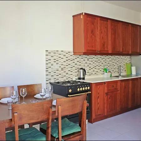 Sun-kissed Corner Appartement